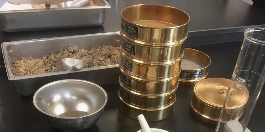 Análise Granulométrica em Blumenau: Peneiramento e Hidrômetro com Precisão de Laboratório